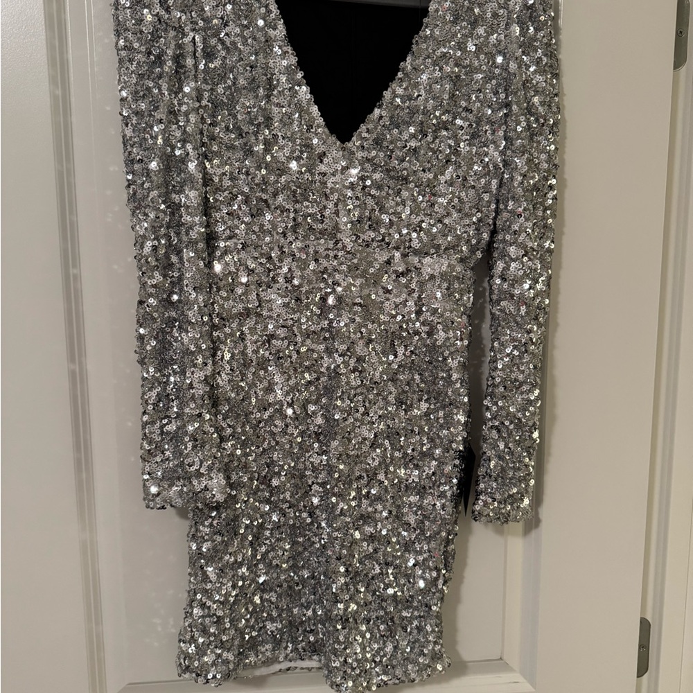 Lulu's Silver Sequin Long Sleeve Dress